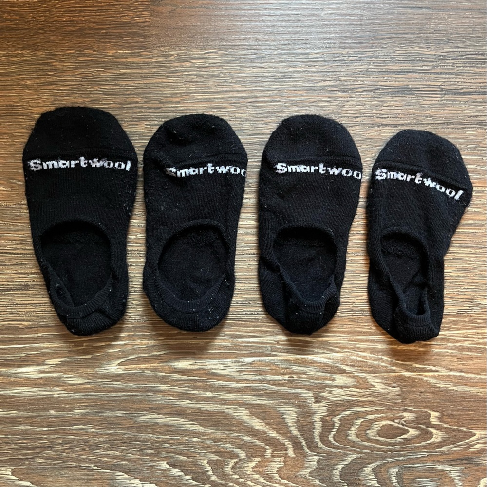 2 pairs (4 socks) Smartwool merino wool hide and seek no-show gripper socks
